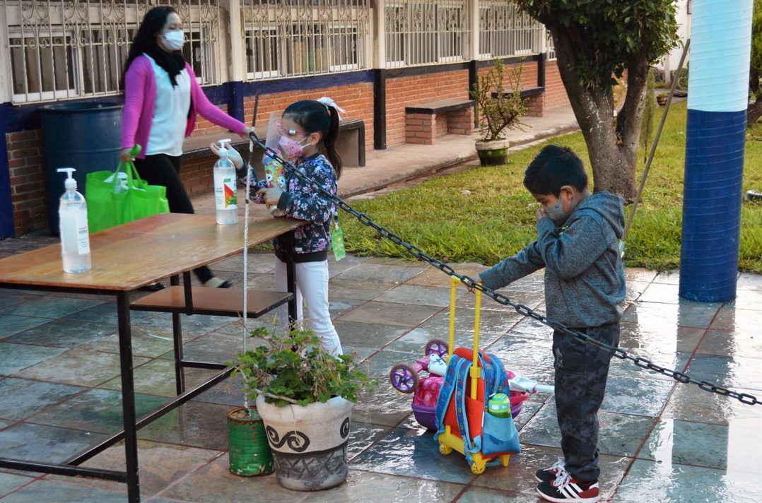 Clases presenciales, el dilema para padres