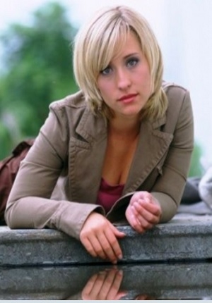 Allison Mack, actriz de Smallville, acusada de ser lideresa de secta sexual