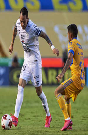 Pachuca recibe a Tigres con afición en su estadio un año después