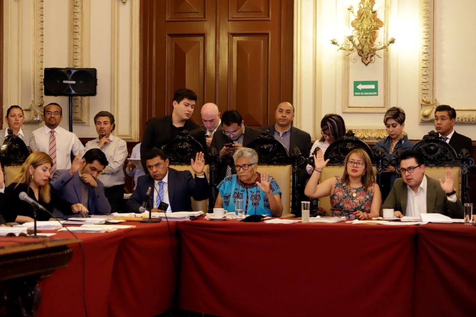 Regidores de Puebla se compran autos nuevos