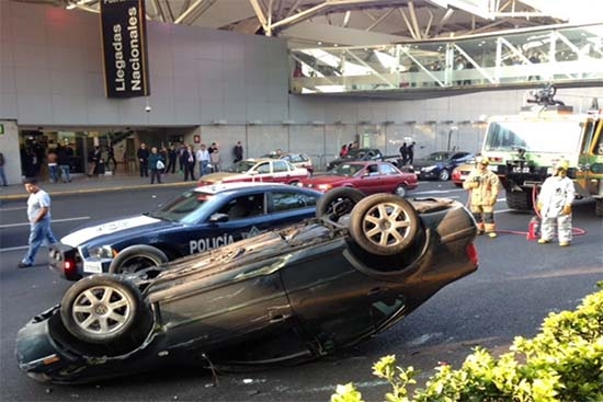 Ebrio, dispara en el aeropuerto del DF e intenta robar dos autos