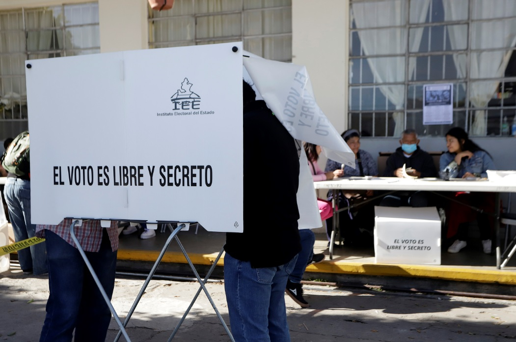 Puede resultar perjudicial buscar reelección sin dejar el cargo: Barbosa