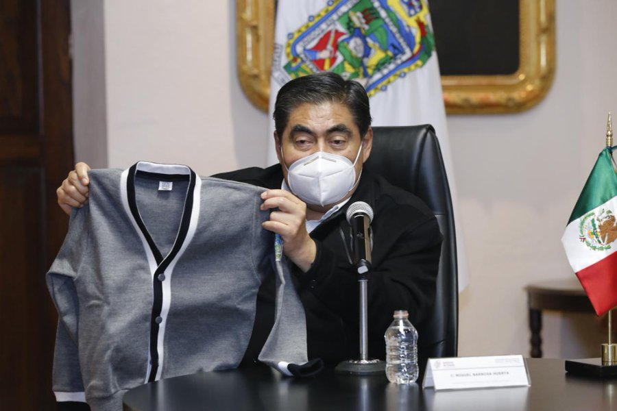 El nuevo uniforme escolar para Puebla: suéter gris y falda/pantalón azul