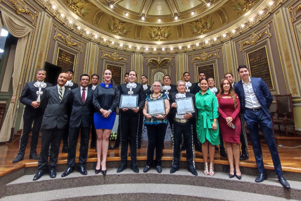 Congreso de Puebla reconoce trayectoria del Mariachi Tapatío de Álvaro Paulino