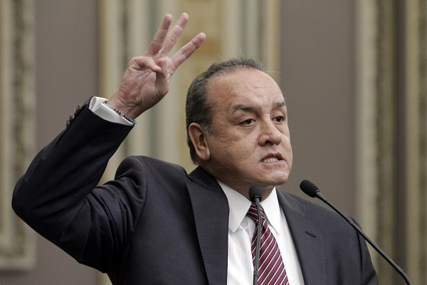 FGE detiene a ex diputado Víctor Hugo Islas por falsedad de declaraciones