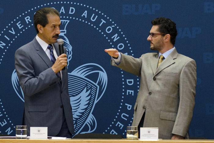 Ochoa Bilbao asume dirección de la Facultad de Derecho de la BUAP