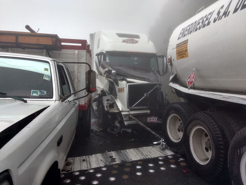 Cierran autopista Puebla-Córdoba por carambola de 10 vehículos
