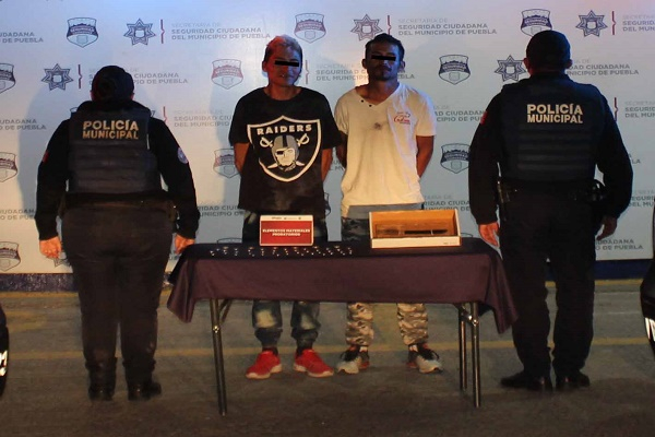 Pareja de asaltantes de transporte público son detenidos en Puebla