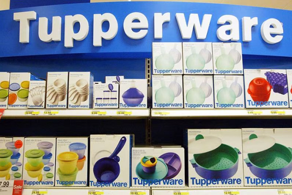 ¿Tupperware a la quiebra?; caen 49% las acciones, la mayor pérdida en su historia