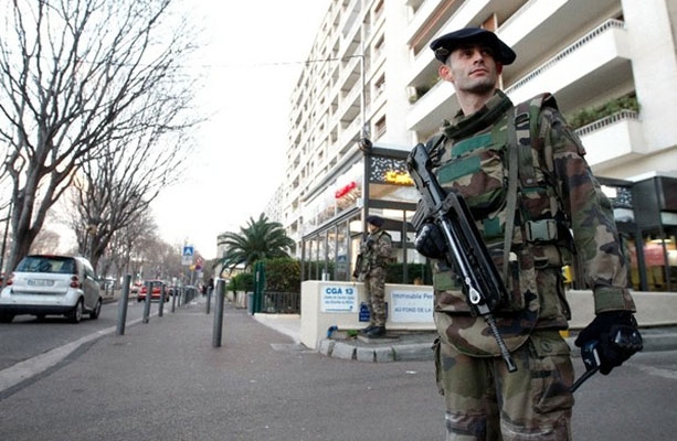 Francia está “en guerra contra el yihadismo”