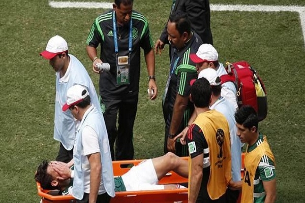 Héctor Moreno, con fractura de tibia