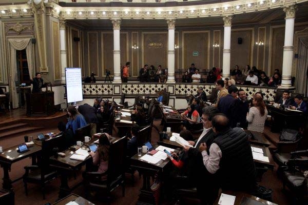 Avalan renuncia de Carrancá en Comisiones; preparan elección de nuevo fiscal