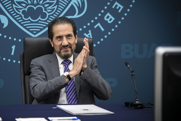 La BUAP ha respondido a los retos de la pandemia: Esparza Ortiz