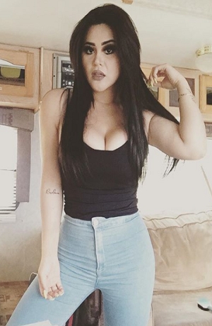 Gomita decidió presumir derriere en redes sociales