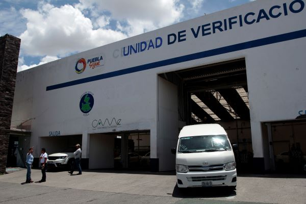 Clausuran todos los verificentros en Puebla; no habrá multas