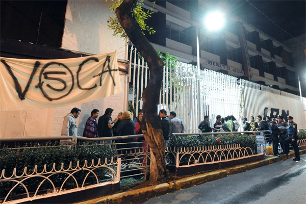 Siguen protestas en el IPN: estudiantes toman Voca 5