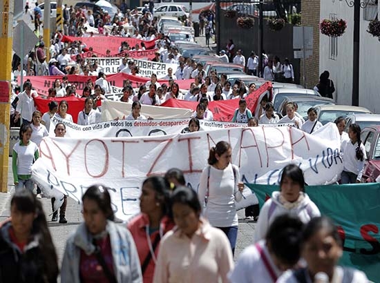 Estudiantes de Puebla se suman al reclamo nacional de justicia por caso Ayotzinapa