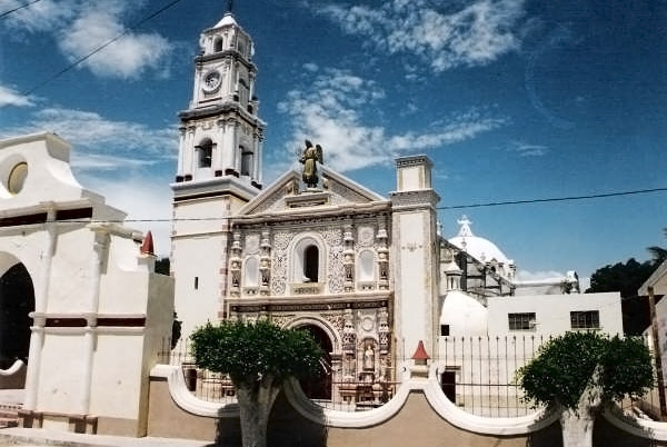A machetazos matan a sacristán en parroquia de San Gabriel Chilac, Puebla