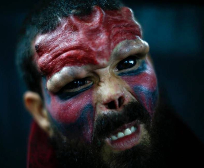 Aficionado a los cómics se cortó la nariz para parecerse a ‘Cráneo Rojo’