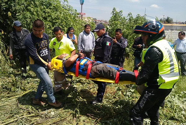 Cae en hoyo de 30 metros y lo rescatan Bomberos en San Jerónimo Caleras