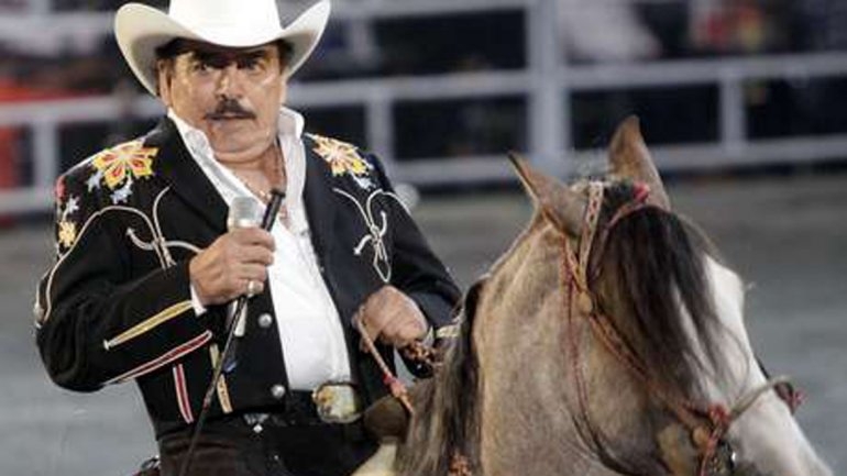 Joan Sebastian abandona show en el DF por mal estado de salud