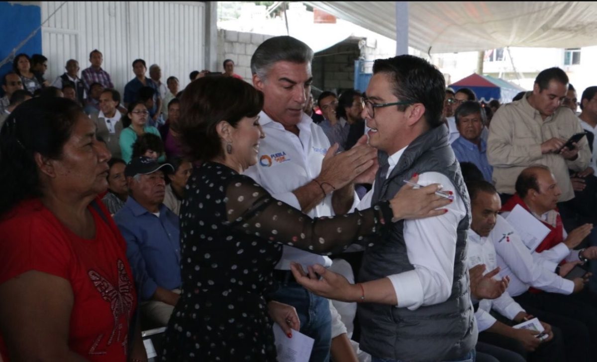 “Ahí vas”, le dice Rosario Robles a Gerardo Islas en Puebla