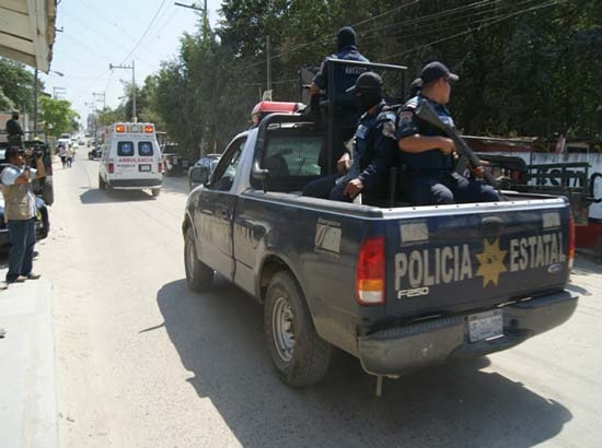 Policías de Iguala son trasladados a Tlaxcala para pruebas de confianza
