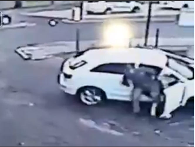 Abuela impidió a ladrón que la despojara de su vehículo en Inglaterra