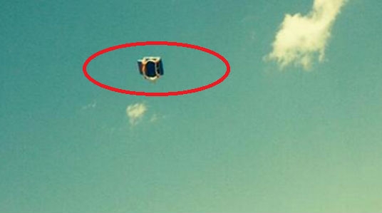 VIDEO: Castillo inflable voló 15 metros con tres menores dentro