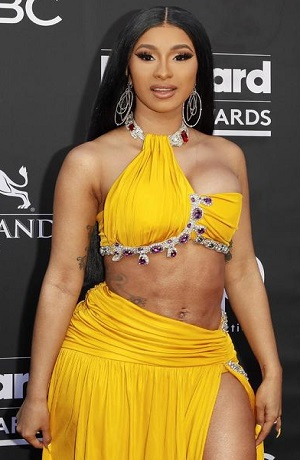 Cardi B sorprende al interpretar Amor Eterno para sus fans