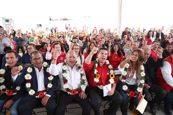 Alejandro Moreno se reunió con priístas en Puebla