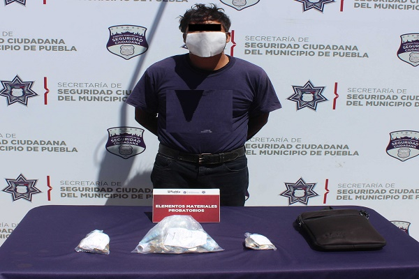 Asaltó Bodega Aurrerá de Bosques de Manzanilla, policía lo capturó
