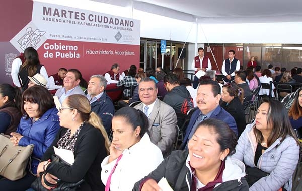 400 poblanos acudieron a Casa Aguayo por jornada de atención ciudadana