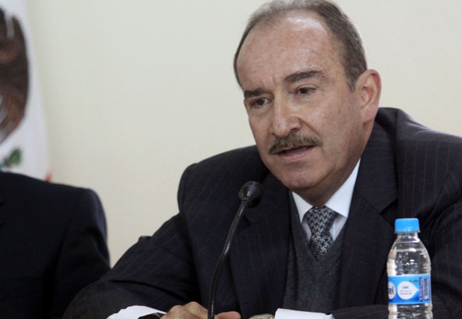 Víctor Cánovas renuncia al IEE tras escándalo por apoyo a Madero