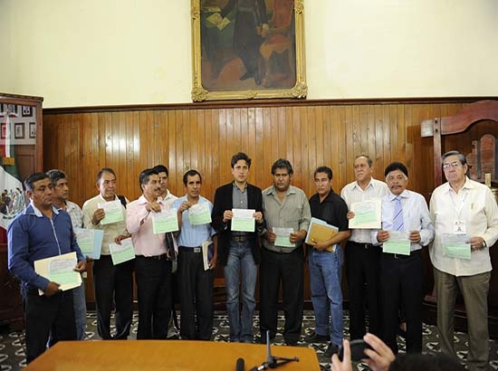 Edil de San Pedro Cholula entrega recursos a juntas auxiliares