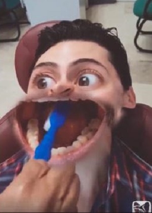 VIDEO: IMSS se vuelve viral por tutorial para cepillarse los dientes en Snapchat