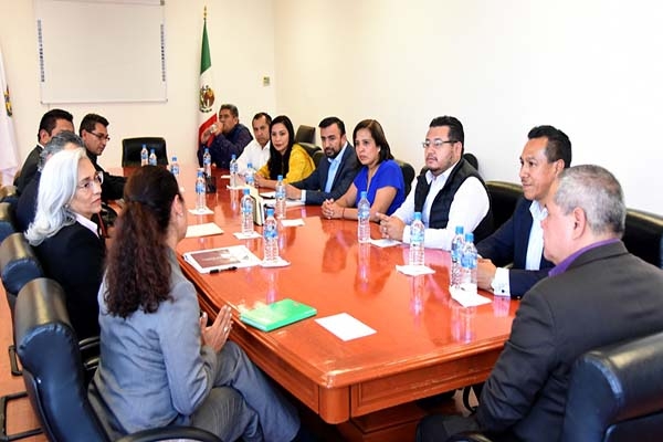 Burócratas de Puebla consiguen 4% de aumento salarial
