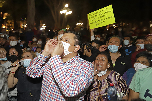 Líder sindical pide a ERP revocar las 100 bases que Claudia Rivera regaló a sus amigos