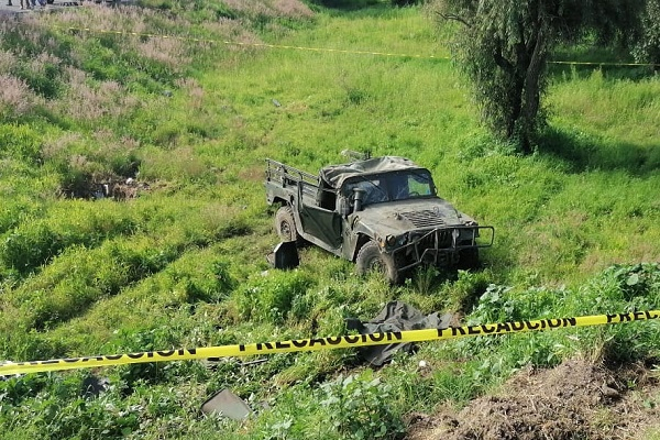 FOTOS: Muere elemento de la milicia tras volcadura de un Jeep en Huejotzingo