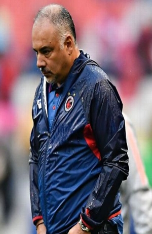 Memo Vázquez dijo adiós como DT de Veracruz