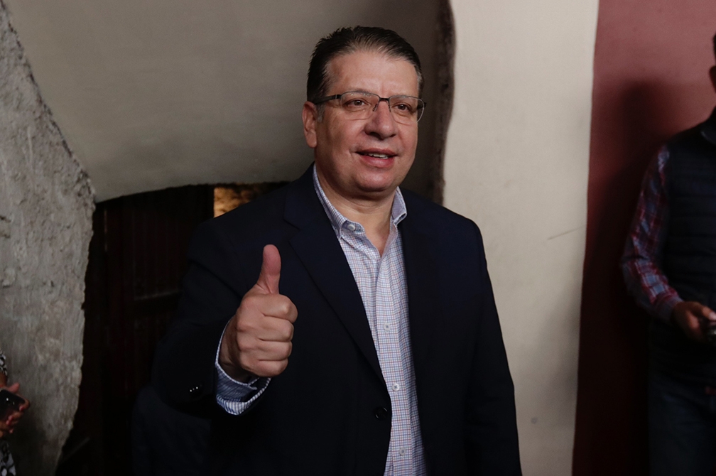 Doger llama vulgar y cobarde a Barbosa, tras debate