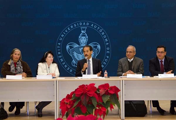 La BUAP, hacia un modelo innovador de enseñanza-aprendizaje: Esparza Ortiz