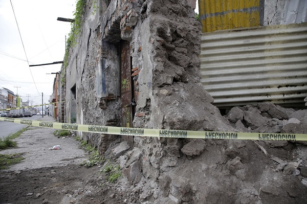 FOTOS: Cae barda reblandecida por las lluvias en el barrio de San Miguelito