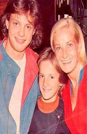 Luis Miguel sabe qué sucedió con su madre, pero no lo dirá; dice ex publirelacionista