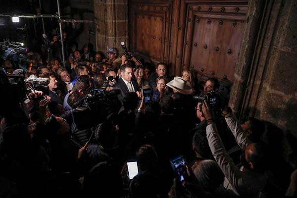 Alcaldes acusan a AMLO de represor: usó gases lacrimógenos “como en Venezuela”