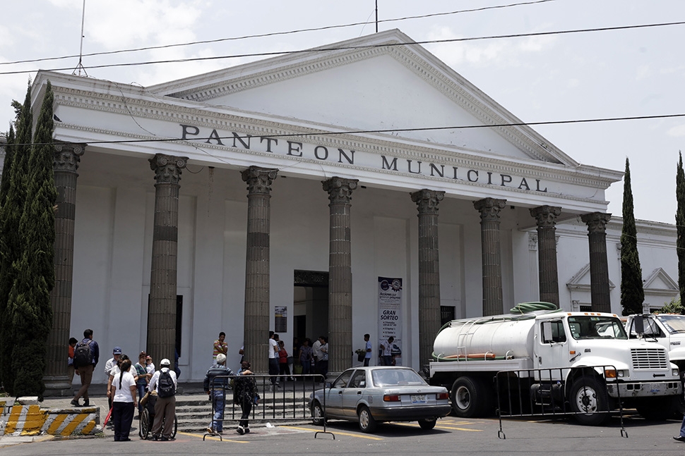 Recorridos culturales por el Panteón Municipal de Puebla en Todos Santos