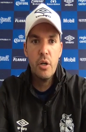 Club Puebla: Larcamón espera que camiseta de Chivas no pese en arbitraje