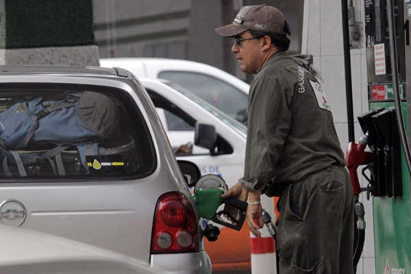 Gasolinazo único en enero de 2015, contempla Ley de Ingresos