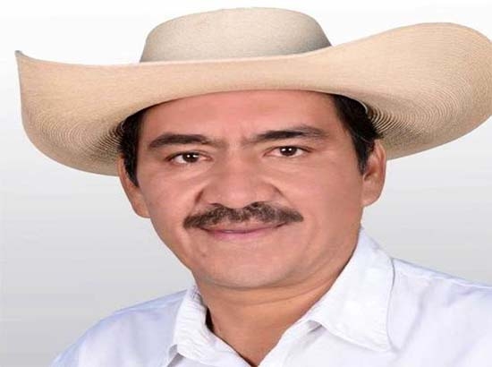 Comando armado retiene a candidato del PRD en Guerrero