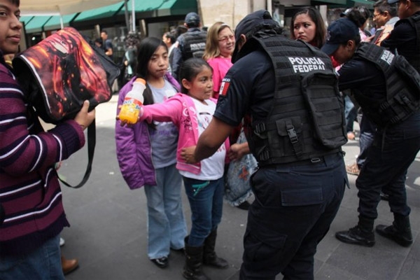 Segob justifica cateo de niños en DF por bombazos en Morelia